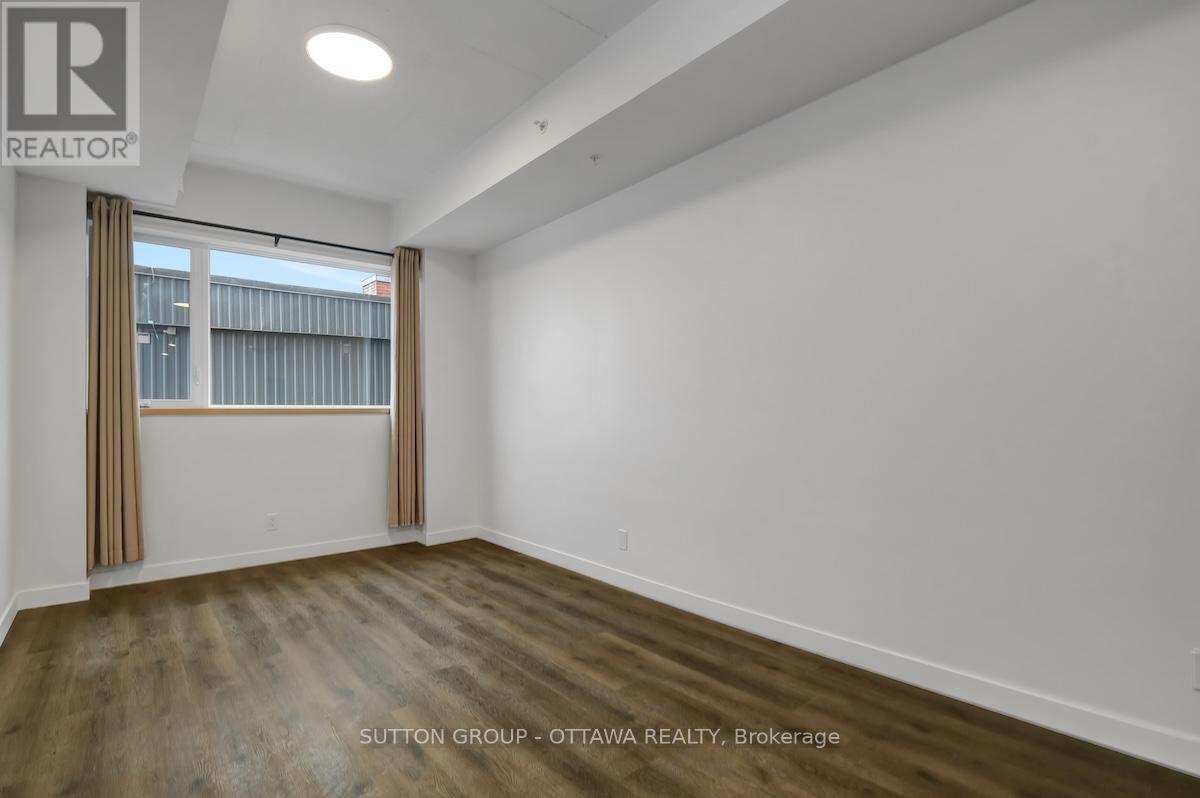 201 - 399 Winston Avenue, Ottawa, Ontario  K2A 1Y8 - Photo 10 - X12481327