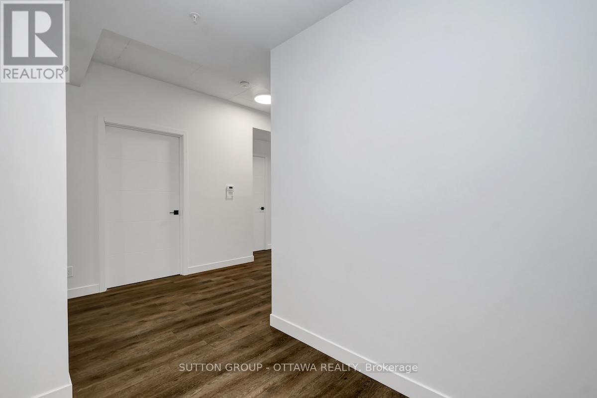 201 - 399 Winston Avenue, Ottawa, Ontario  K2A 1Y8 - Photo 18 - X12481327