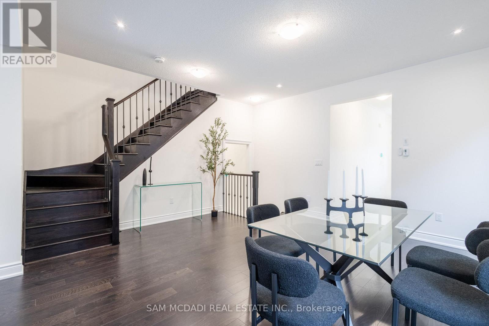 58 Workgreen Park Way, Brampton, Ontario  L6Y 6J7 - Photo 7 - W12481191