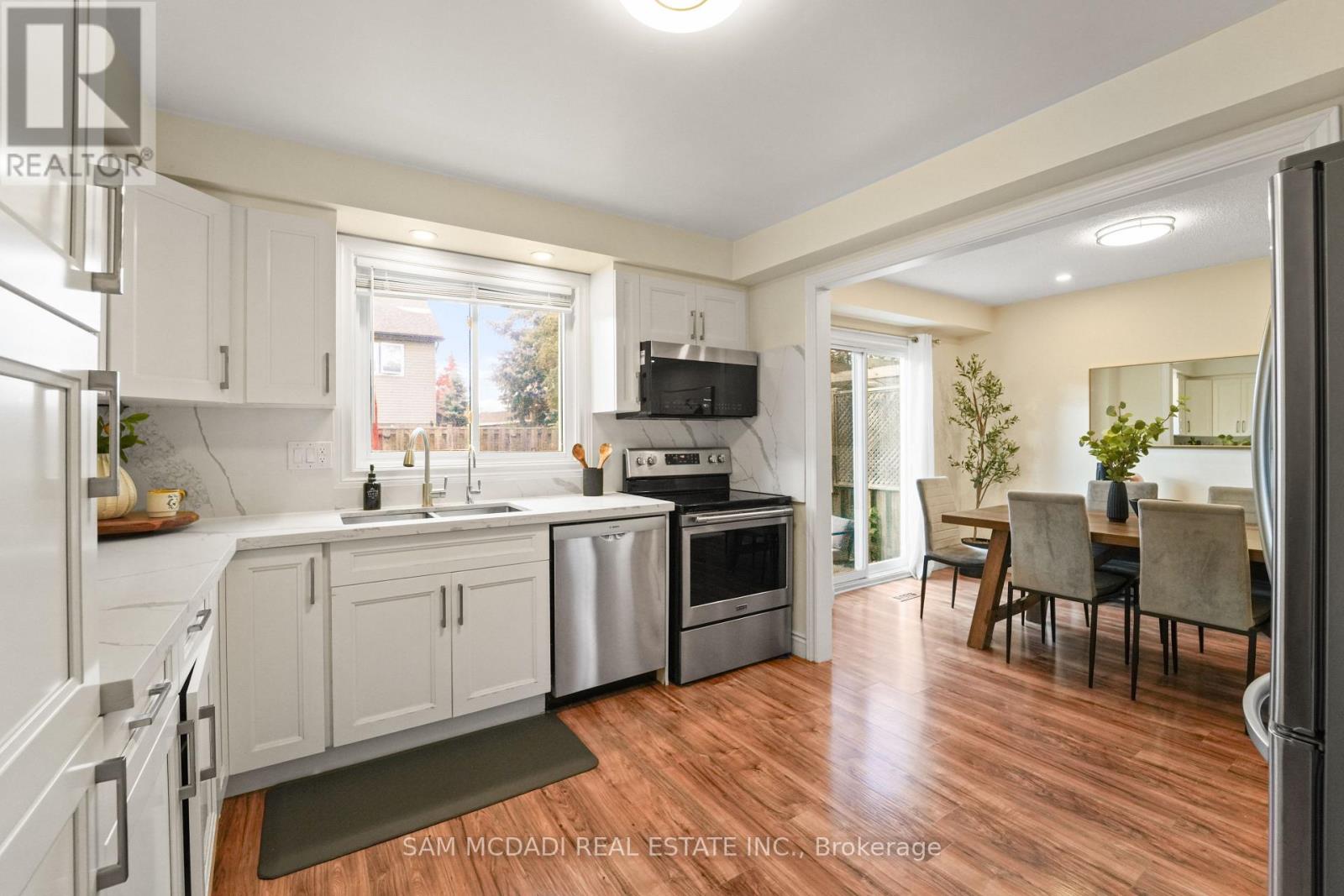 522 Roseheath Drive, Milton, Ontario  L9T 4V6 - Photo 12 - W12481243