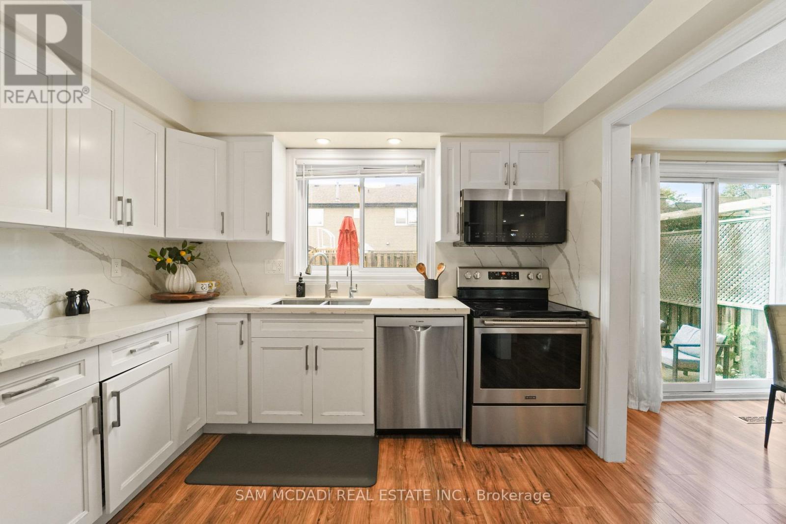 522 Roseheath Drive, Milton, Ontario  L9T 4V6 - Photo 13 - W12481243