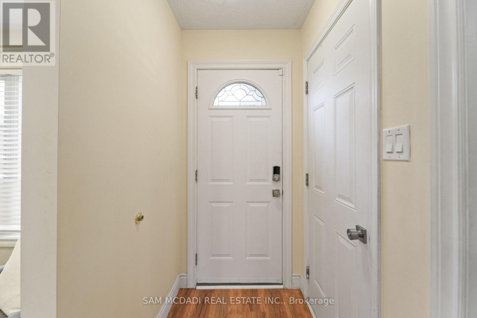 522 Roseheath Drive, Milton, Ontario  L9T 4V6 - Photo 4 - W12481243