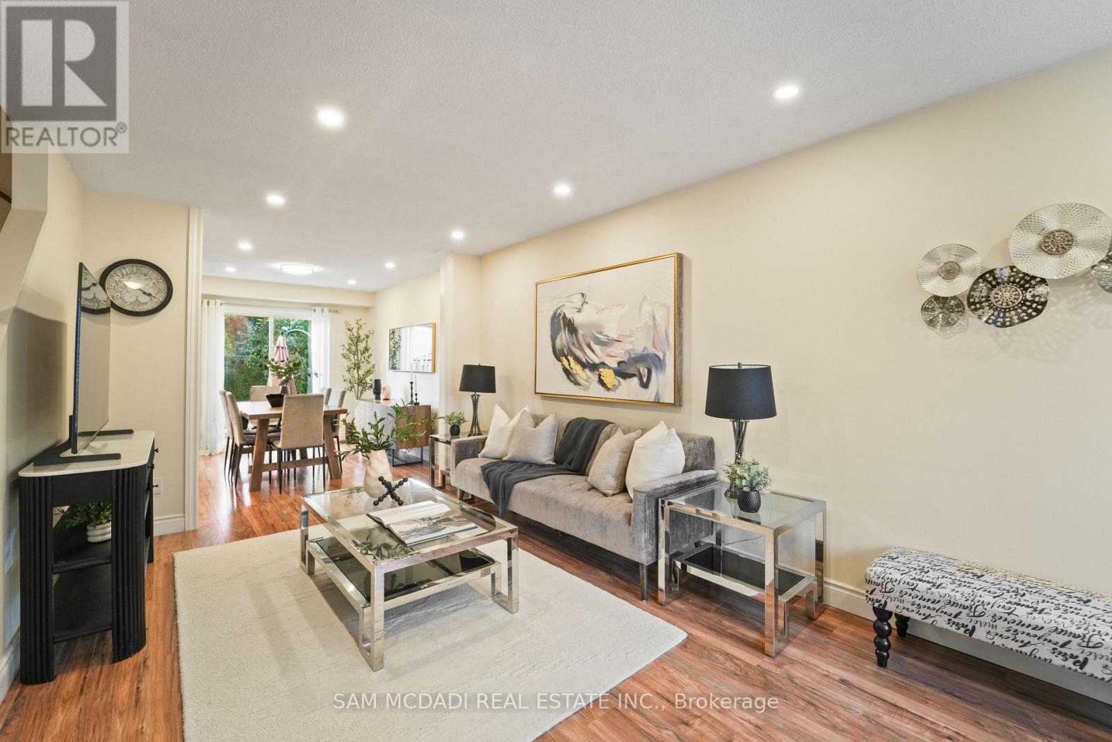 522 Roseheath Drive, Milton, Ontario  L9T 4V6 - Photo 6 - W12481243