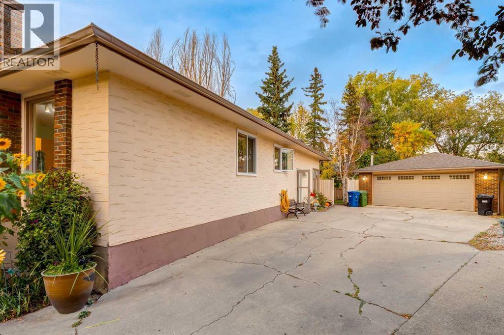 220 Oakridge Place Sw, Calgary, Alberta  T2V 1V2 - Photo 44 - A2261199