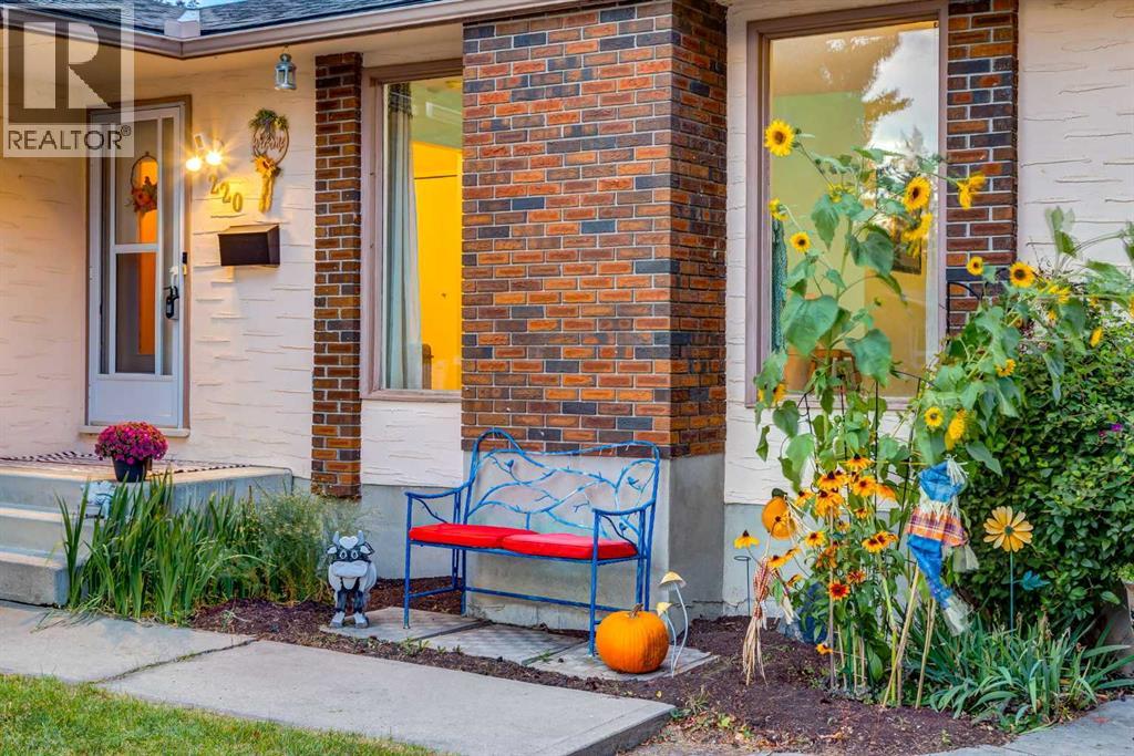 220 Oakridge Place Sw, Calgary, Alberta  T2V 1V2 - Photo 43 - A2261199