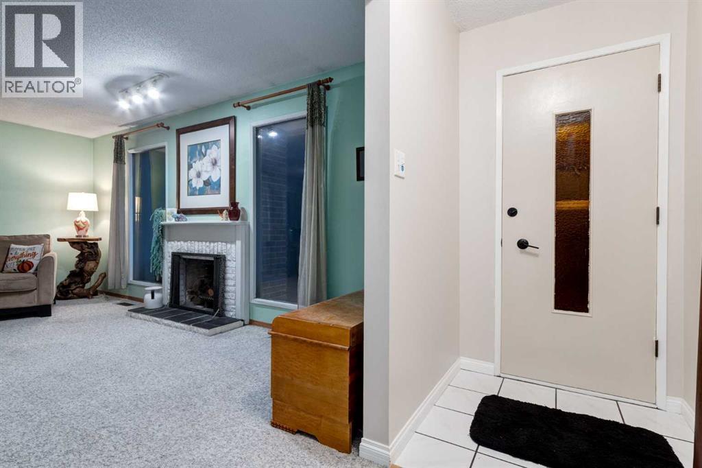 220 Oakridge Place Sw, Calgary, Alberta  T2V 1V2 - Photo 3 - A2261199