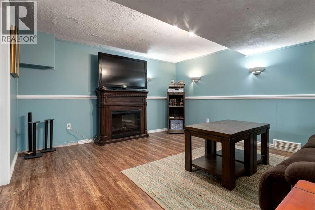 220 Oakridge Place Sw, Calgary, Alberta  T2V 1V2 - Photo 32 - A2261199