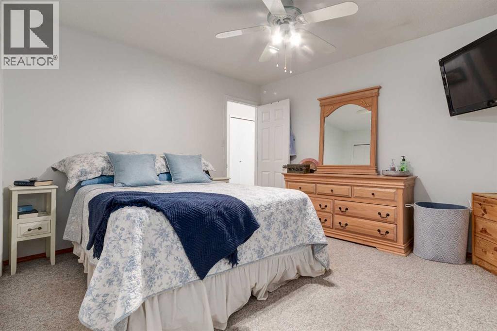 220 Oakridge Place Sw, Calgary, Alberta  T2V 1V2 - Photo 25 - A2261199