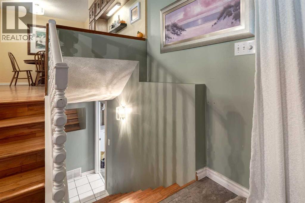 220 Oakridge Place Sw, Calgary, Alberta  T2V 1V2 - Photo 29 - A2261199