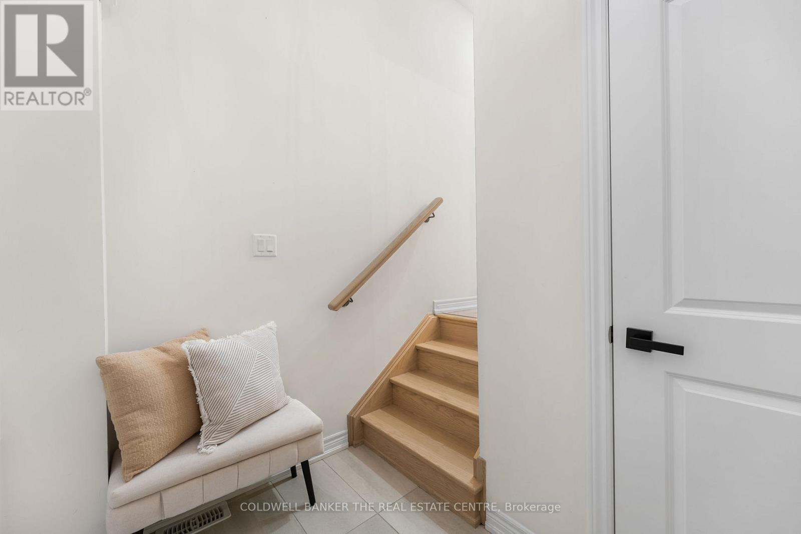5 Wesmina Avenue, Whitchurch-Stouffville, Ontario  L4A 4V9 - Photo 4 - N12480978