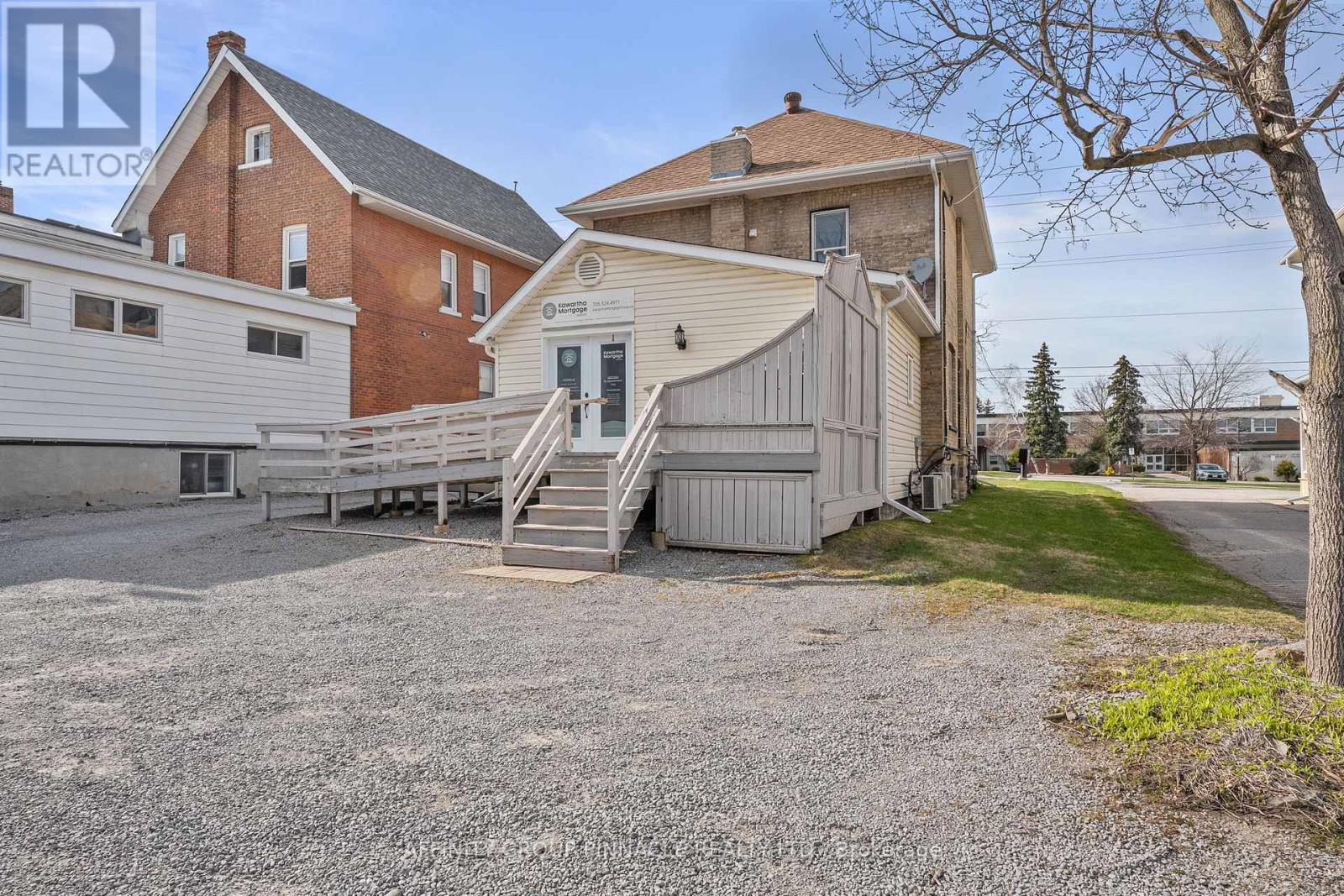 255 Kent Street W, Kawartha Lakes, Ontario  K9V 2Z4 - Photo 3 - X12481284