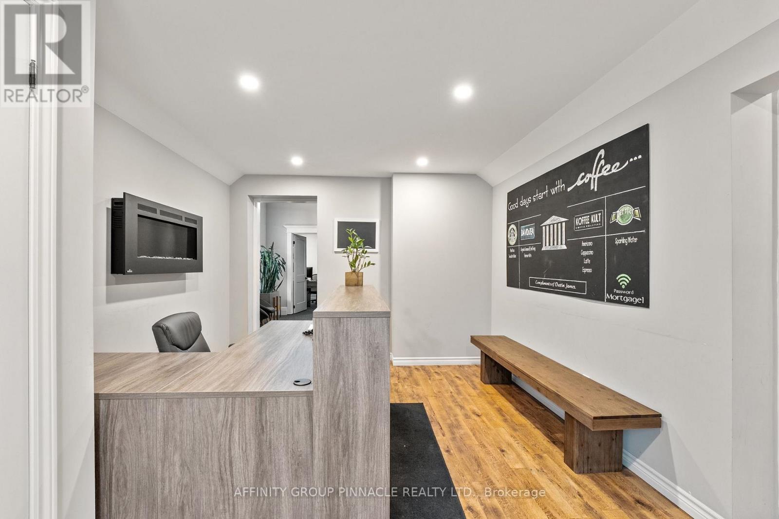 255 Kent Street W, Kawartha Lakes, Ontario  K9V 2Z4 - Photo 6 - X12481284