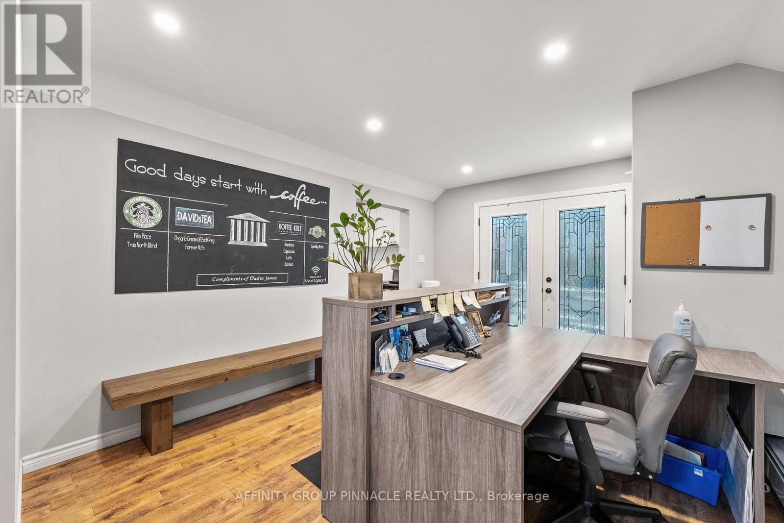 255 Kent Street W, Kawartha Lakes, Ontario  K9V 2Z4 - Photo 7 - X12481284