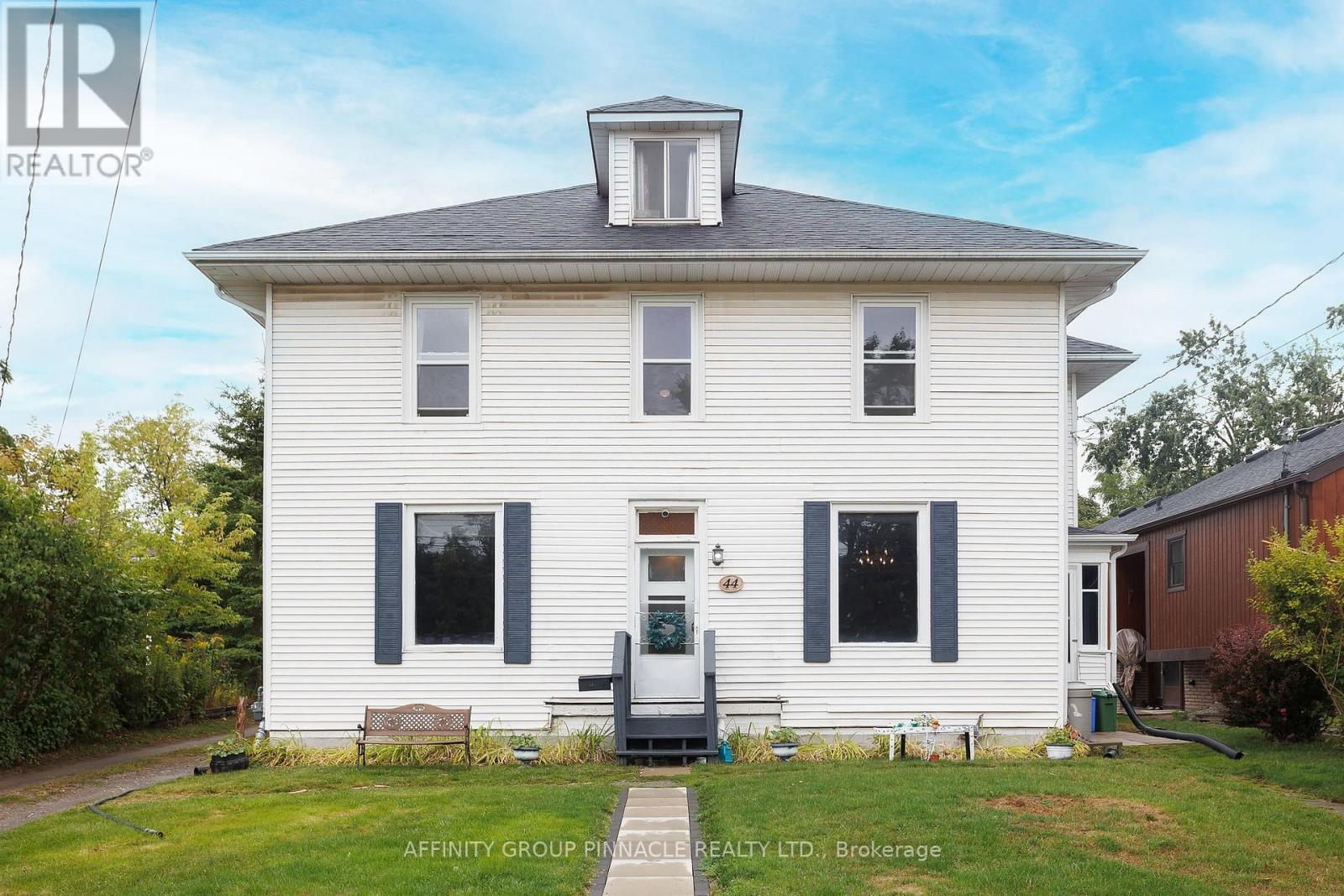 44 St Patrick Street, Kawartha Lakes, Ontario  K9V 1R3 - Photo 1 - X12481333