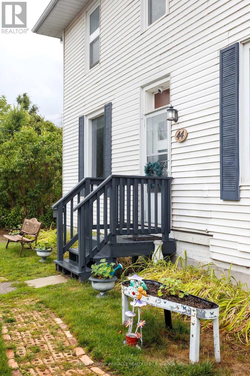 44 St Patrick Street, Kawartha Lakes, Ontario  K9V 1R3 - Photo 3 - X12481333