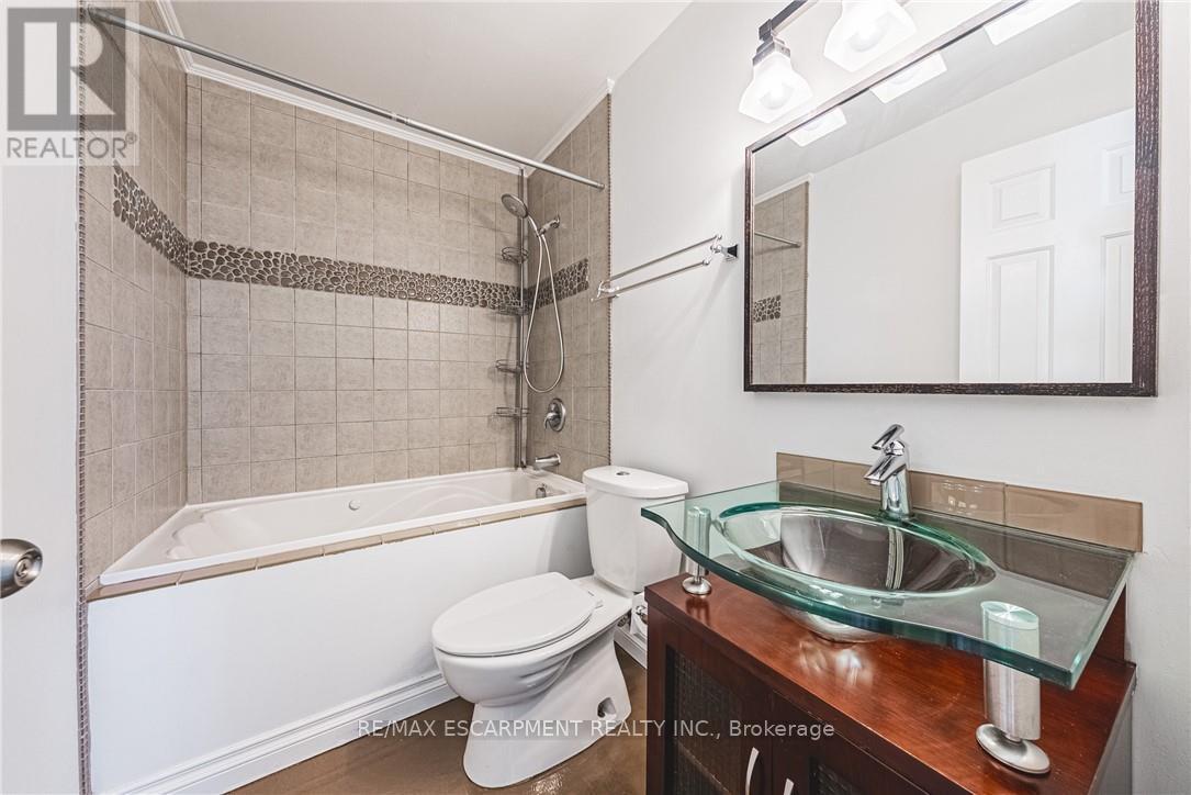1205 - 36 James Street S, Hamilton, Ontario  L8P 4W4 - Photo 12 - X12481188