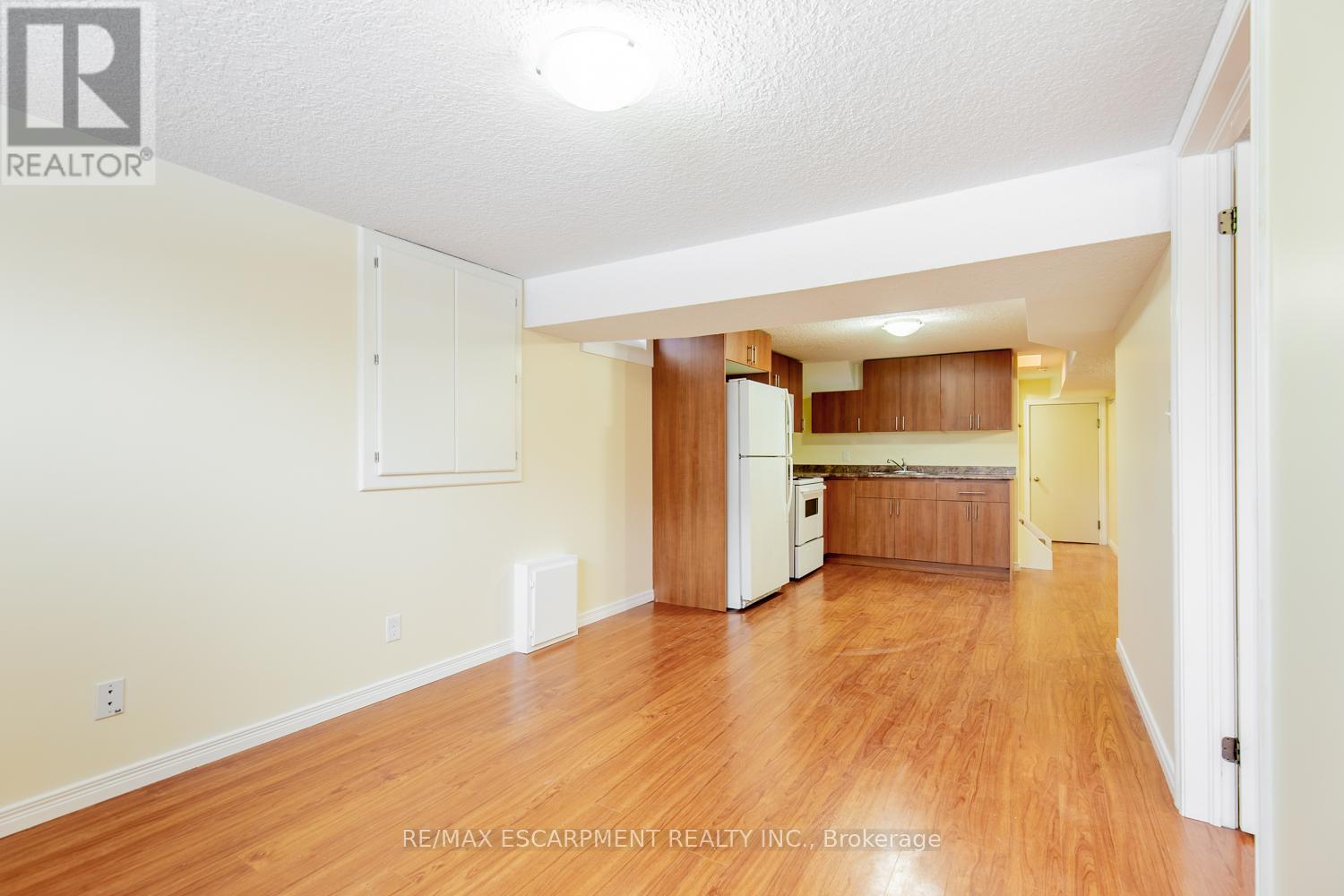 16 Garrow Drive, Hamilton, Ontario  L9C 6G9 - Photo 16 - X12481200