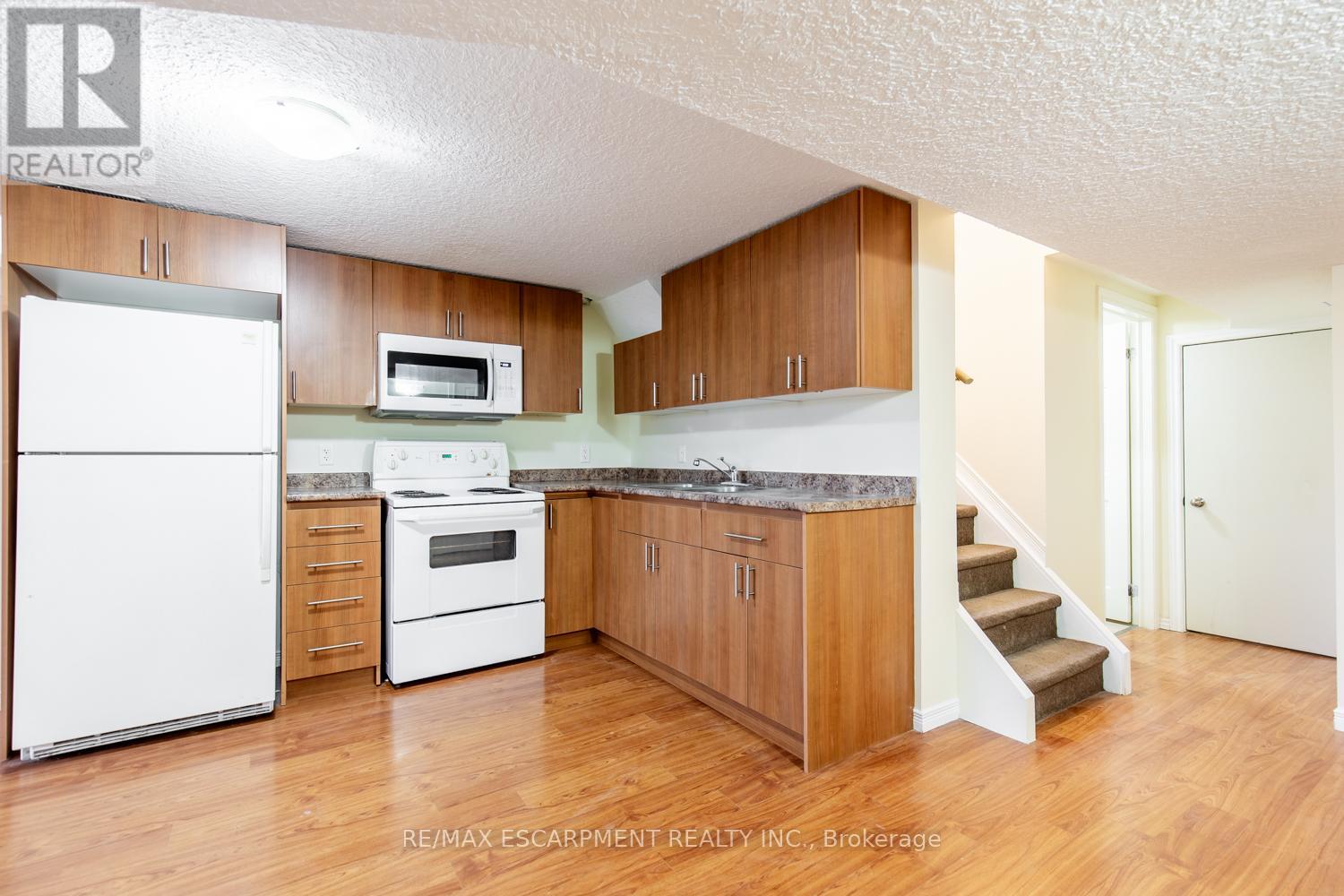 16 Garrow Drive, Hamilton, Ontario  L9C 6G9 - Photo 17 - X12481200