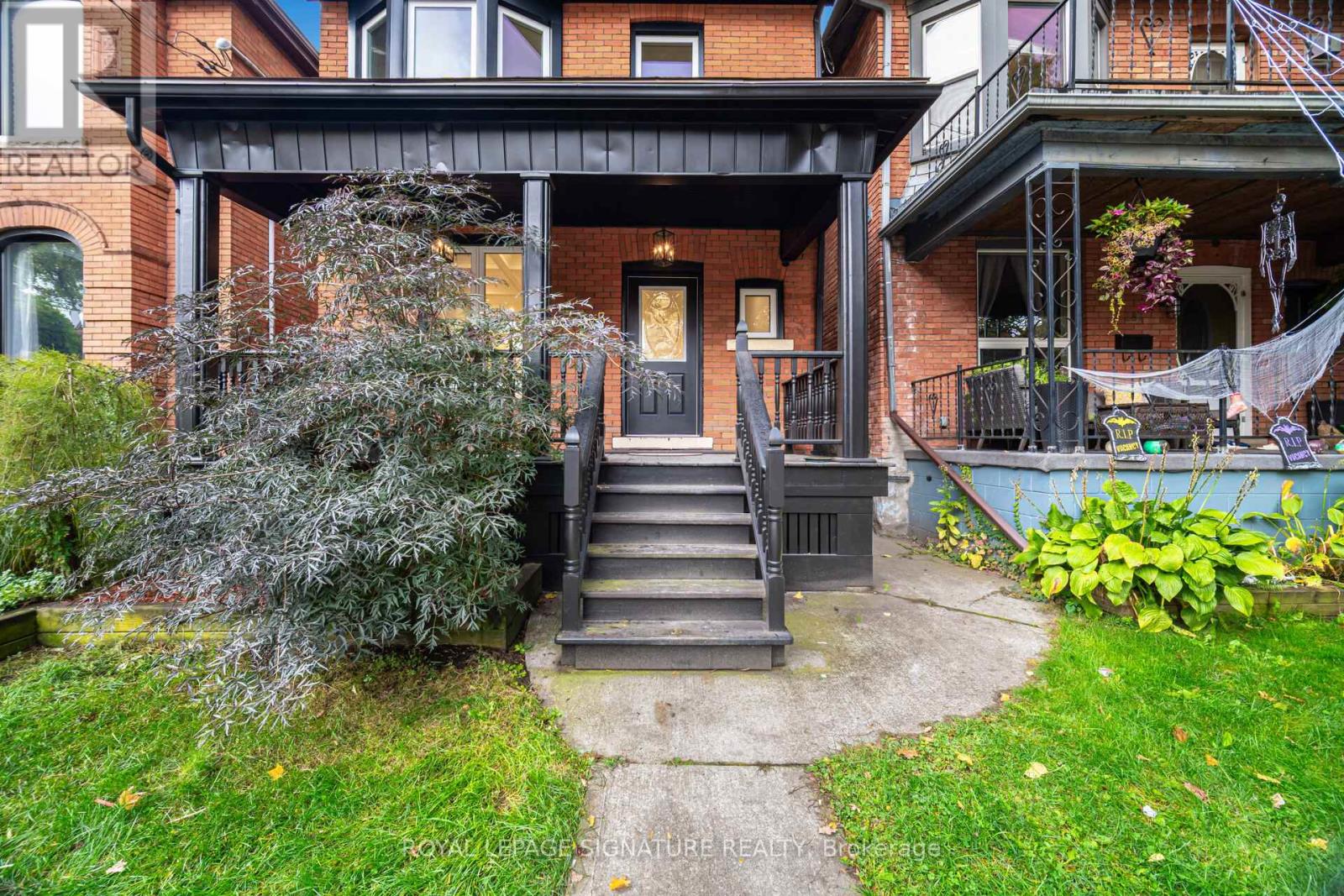 285 Charlton Avenue, Hamilton, Ontario  L8P 2E4 - Photo 2 - X12481233