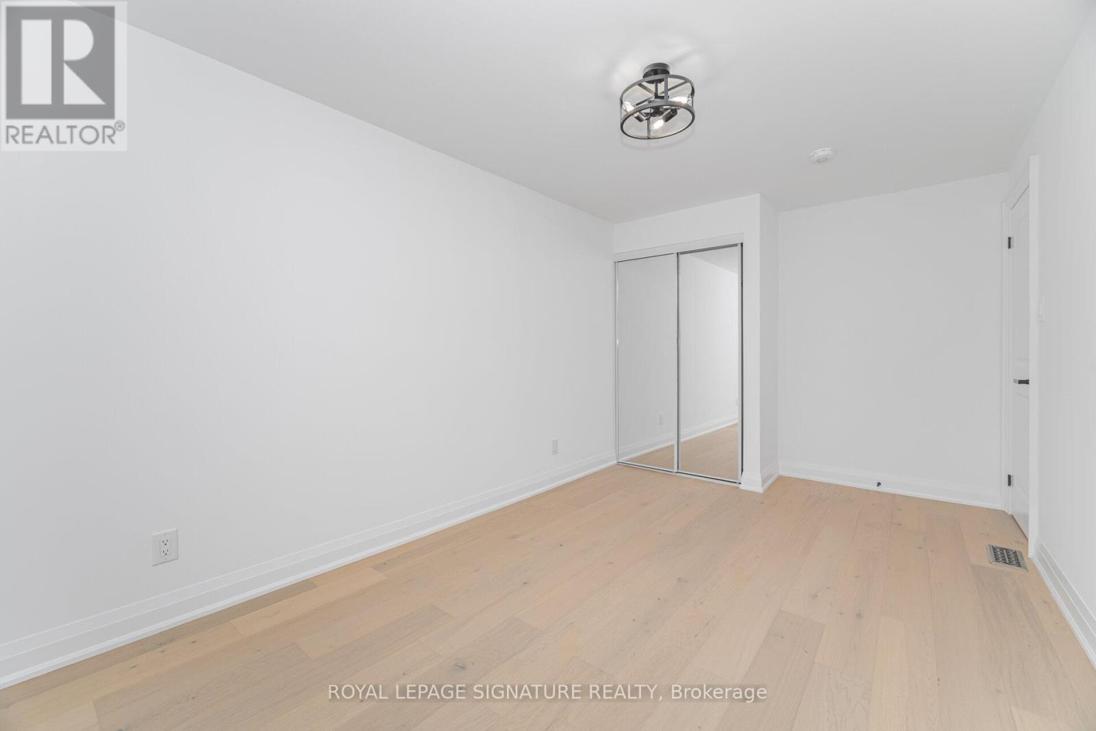 285 Charlton Avenue, Hamilton, Ontario  L8P 2E4 - Photo 25 - X12481233