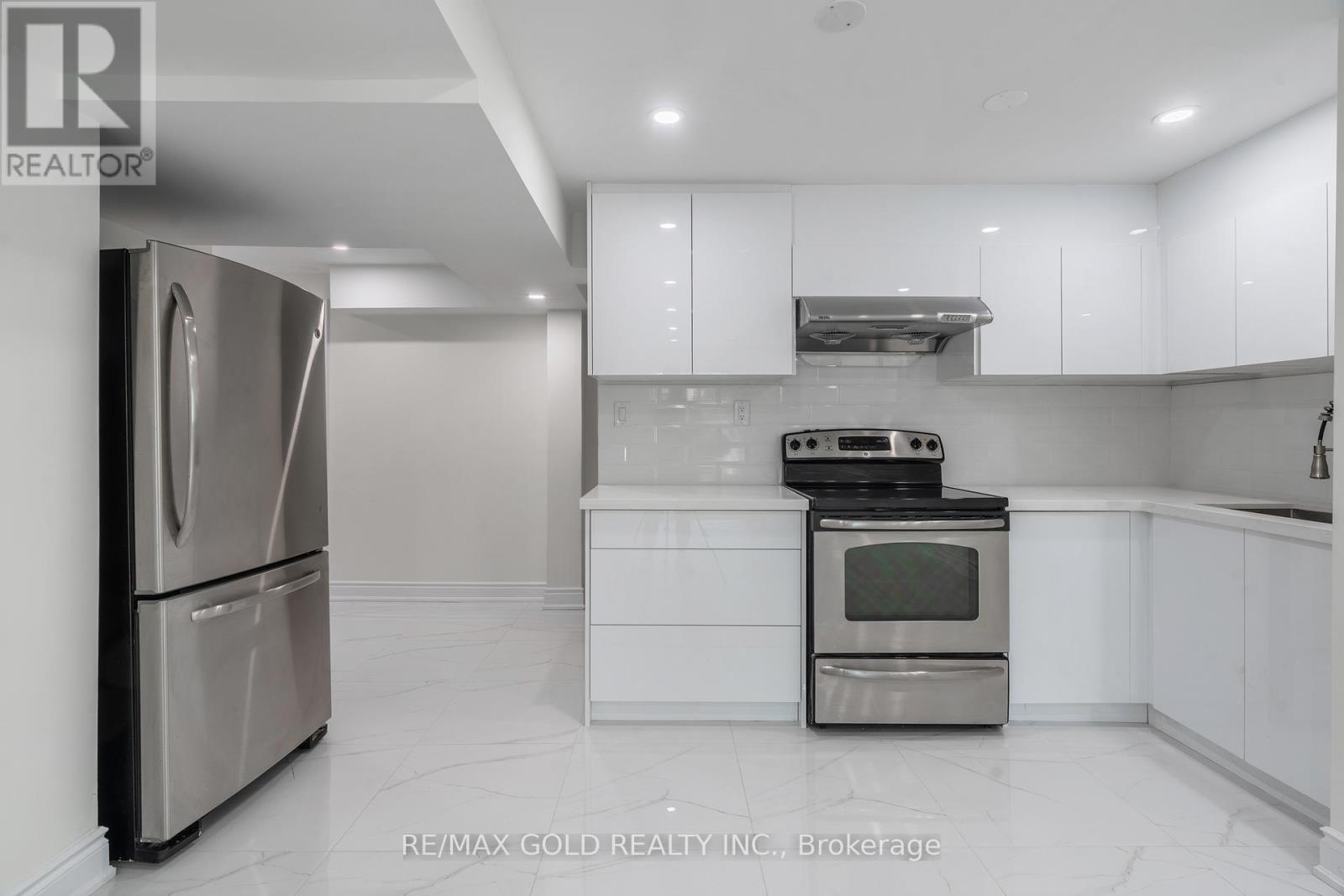 384 Westwood Drive, Kitchener, Ontario  N2M 2L6 - Photo 36 - X12481244