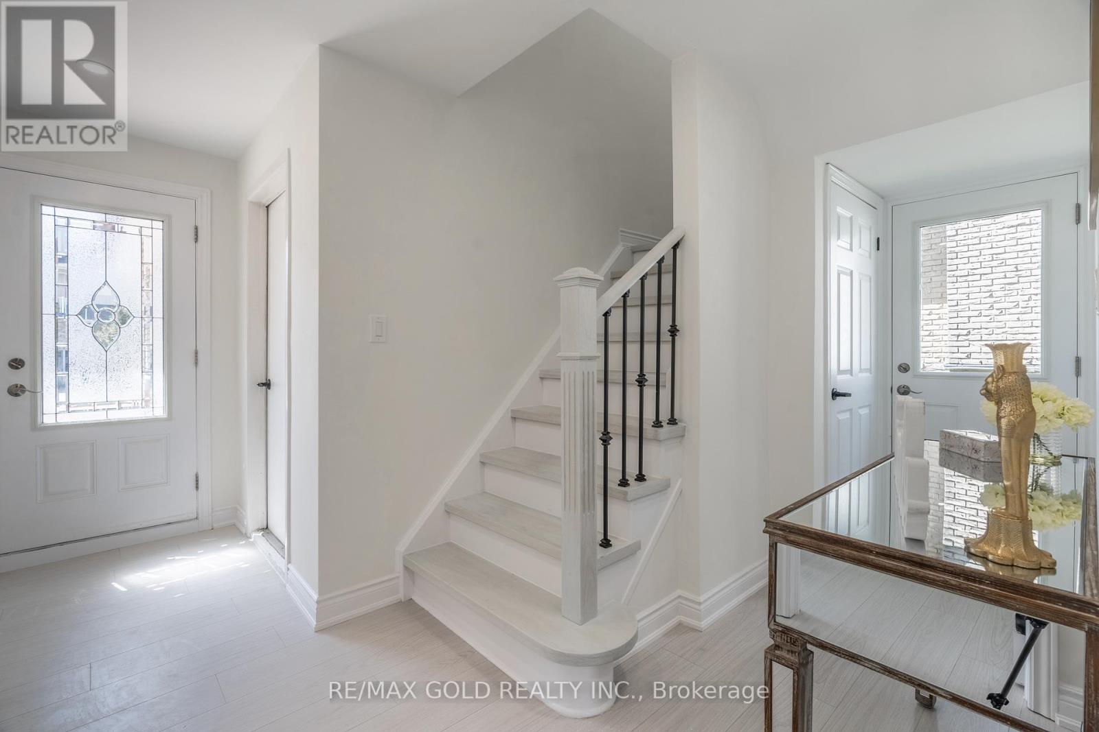 384 Westwood Drive, Kitchener, Ontario  N2M 2L6 - Photo 6 - X12481244