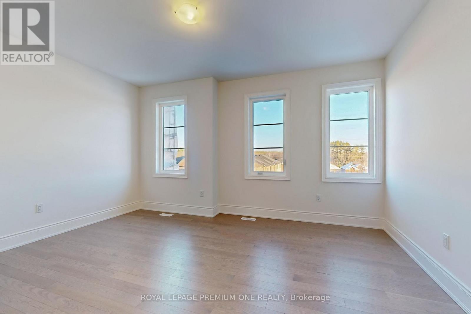 44 James Walker Avenue, Caledon, Ontario  L7C 1R5 - Photo 6 - W12452715