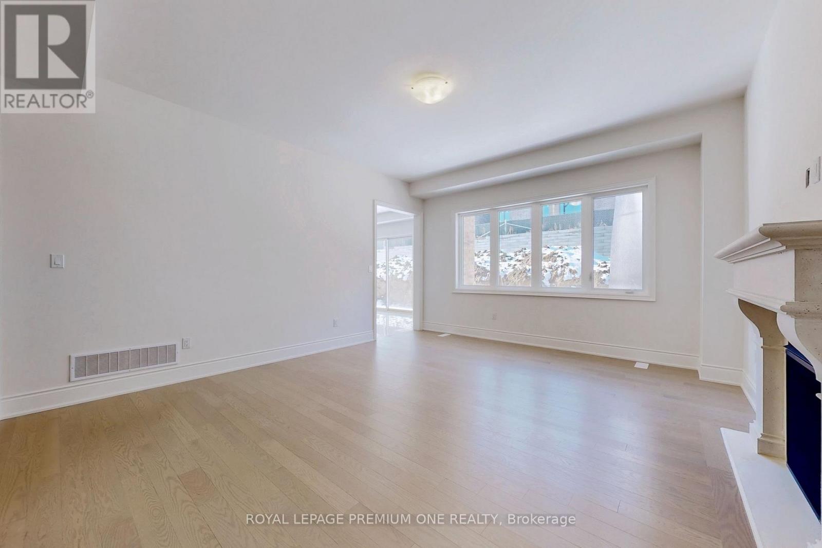 44 James Walker Avenue, Caledon, Ontario  L7C 1R5 - Photo 13 - W12452715