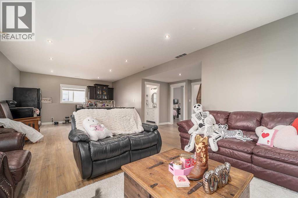 14 Heritage Circle W, Lethbridge, Alberta  T1K 7M8 - Photo 38 - A2266549
