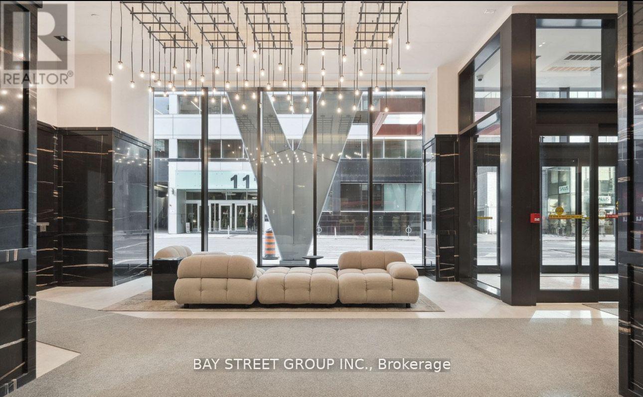 2013 - 108 PETER STREET, Toronto, Ontario