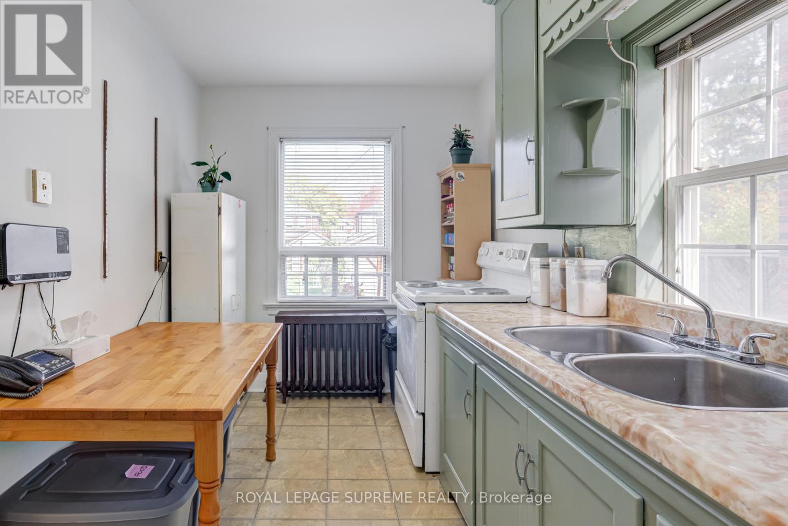 152 Parkhurst Boulevard, Toronto, Ontario  M4G 2E7 - Photo 13 - C12481269