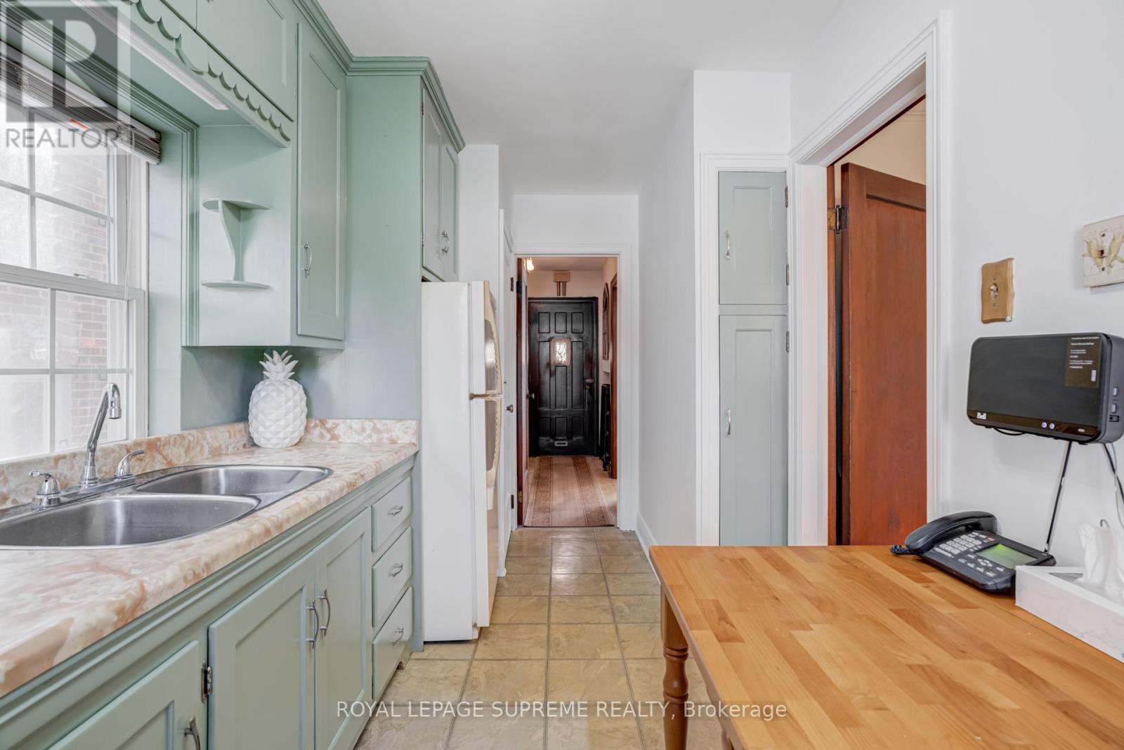 152 Parkhurst Boulevard, Toronto, Ontario  M4G 2E7 - Photo 14 - C12481269