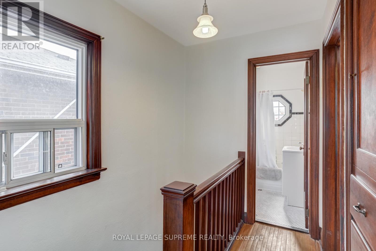 152 Parkhurst Boulevard, Toronto, Ontario  M4G 2E7 - Photo 16 - C12481269