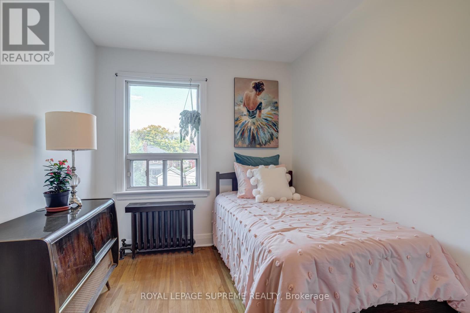 152 Parkhurst Boulevard, Toronto, Ontario  M4G 2E7 - Photo 21 - C12481269