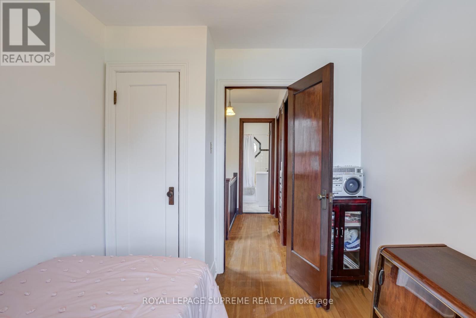 152 Parkhurst Boulevard, Toronto, Ontario  M4G 2E7 - Photo 22 - C12481269