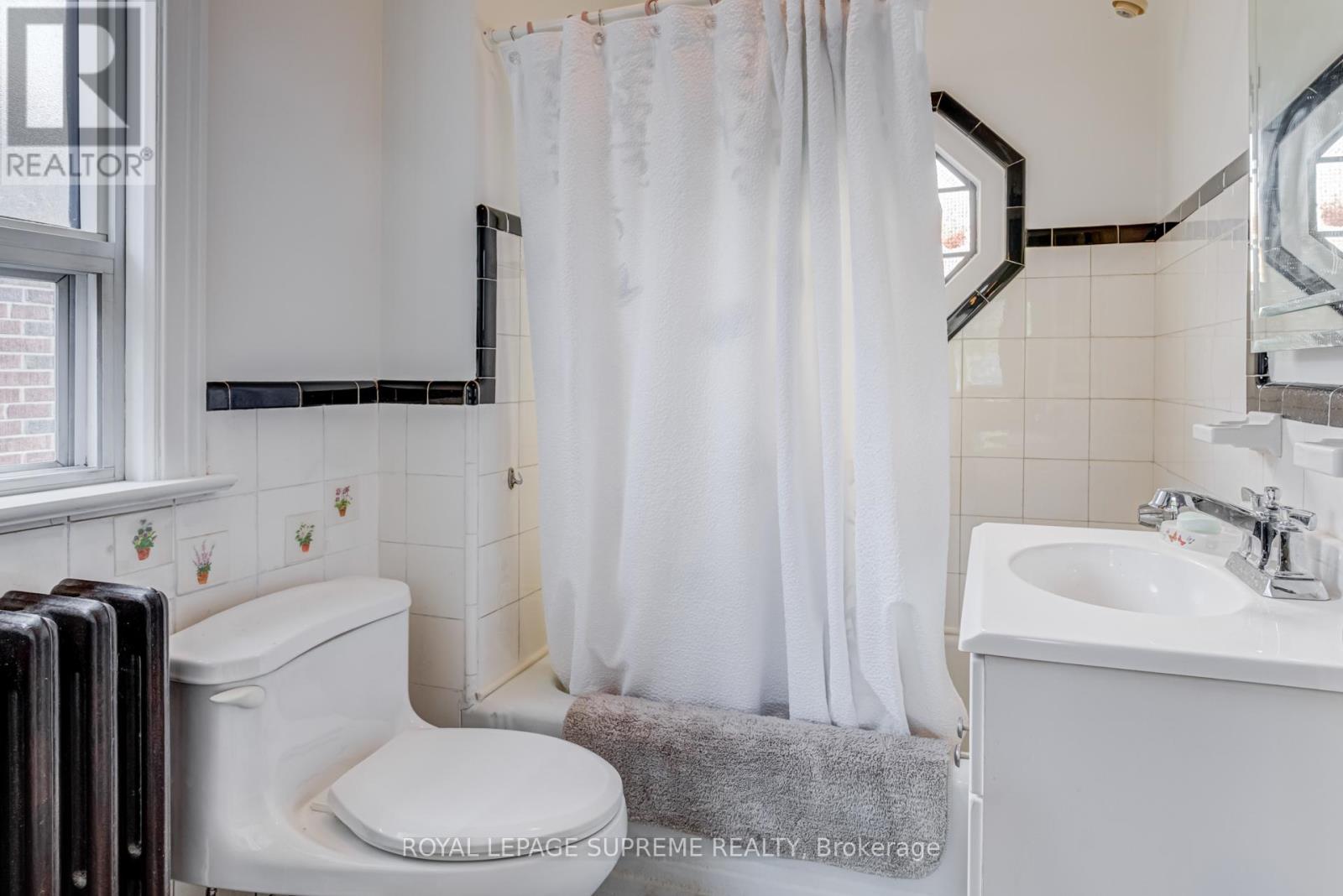 152 Parkhurst Boulevard, Toronto, Ontario  M4G 2E7 - Photo 23 - C12481269