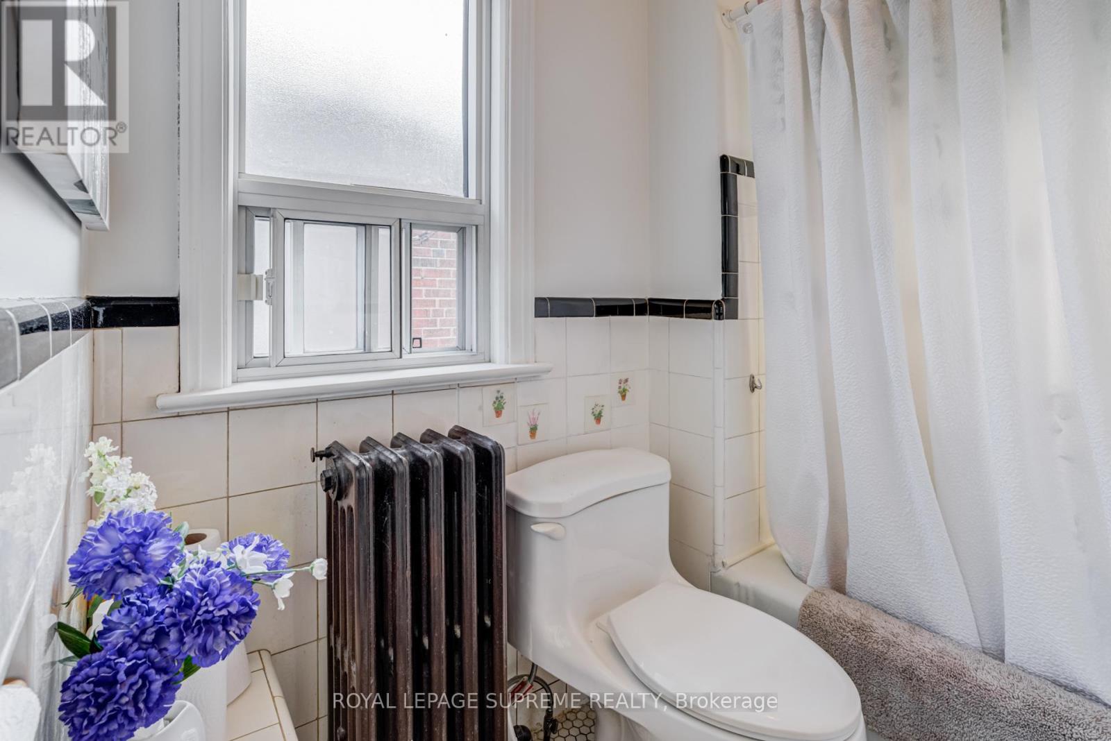 152 Parkhurst Boulevard, Toronto, Ontario  M4G 2E7 - Photo 24 - C12481269