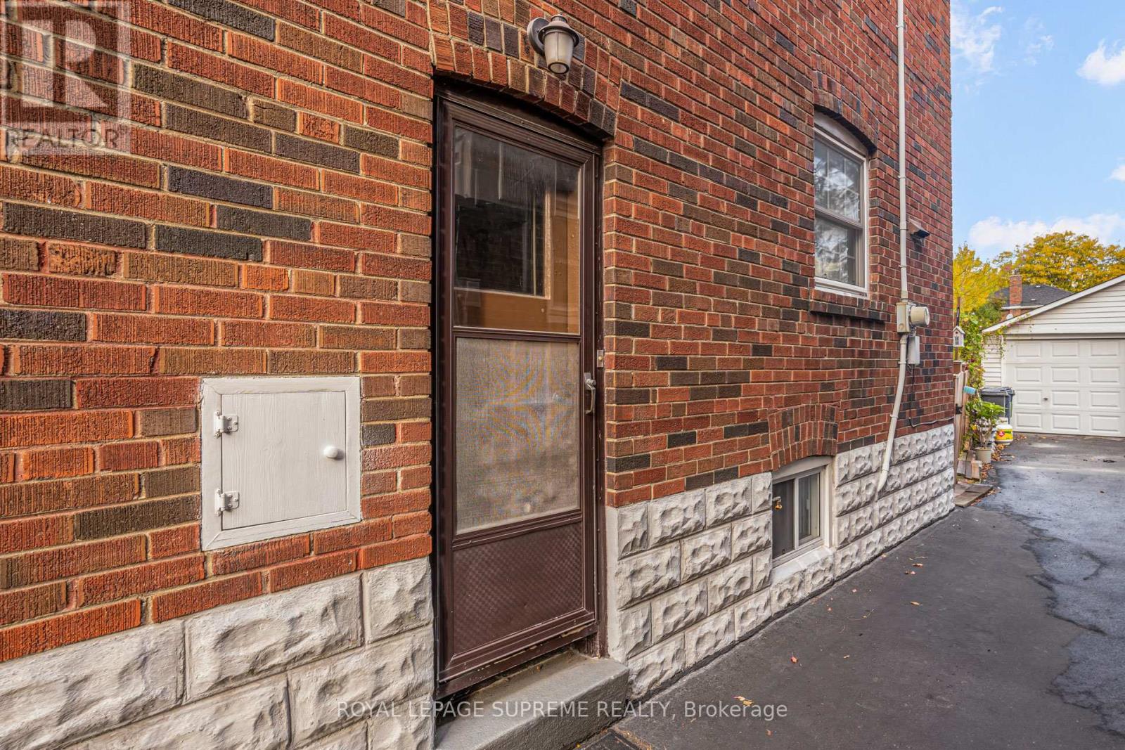 152 Parkhurst Boulevard, Toronto, Ontario  M4G 2E7 - Photo 35 - C12481269