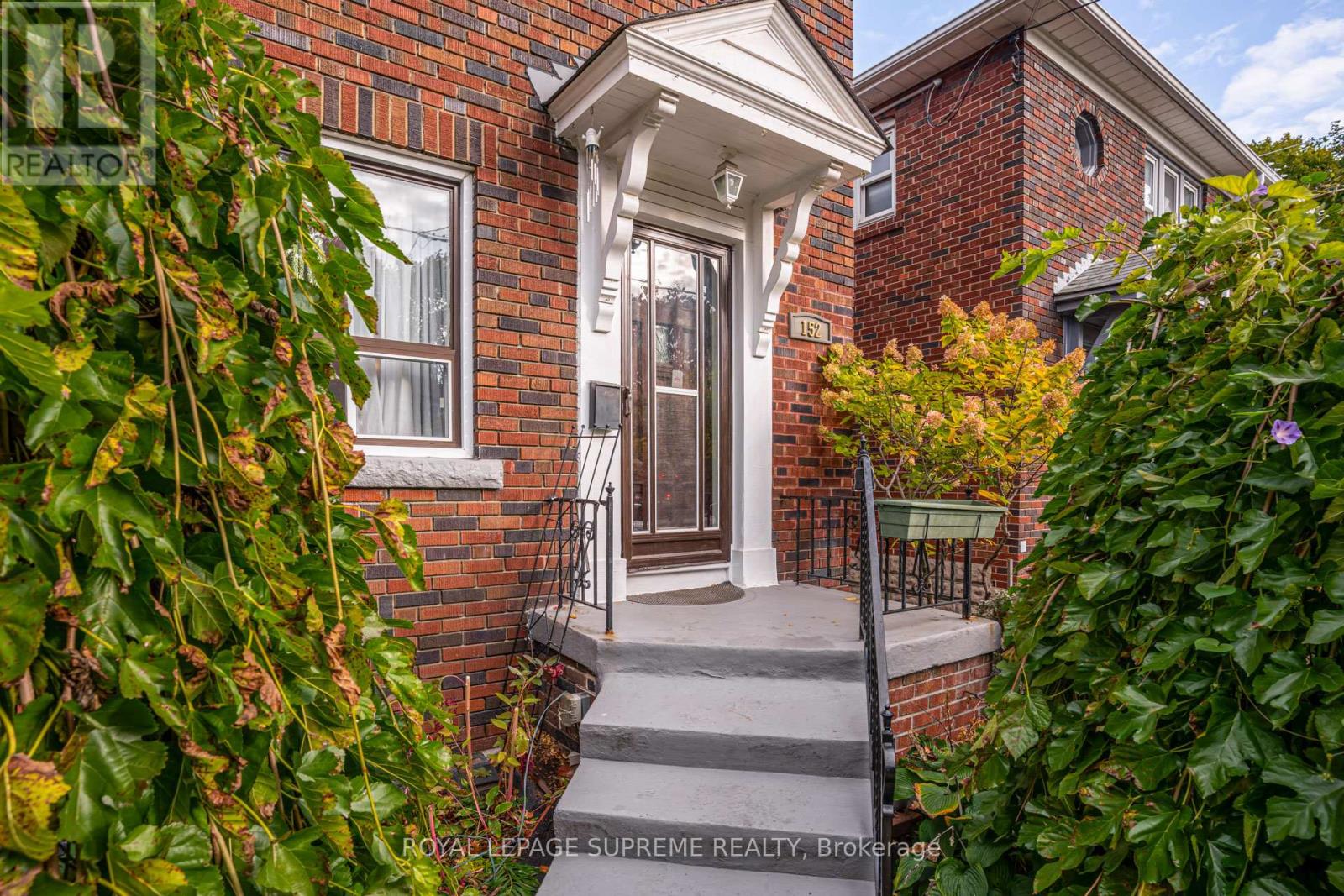 152 Parkhurst Boulevard, Toronto, Ontario  M4G 2E7 - Photo 5 - C12481269