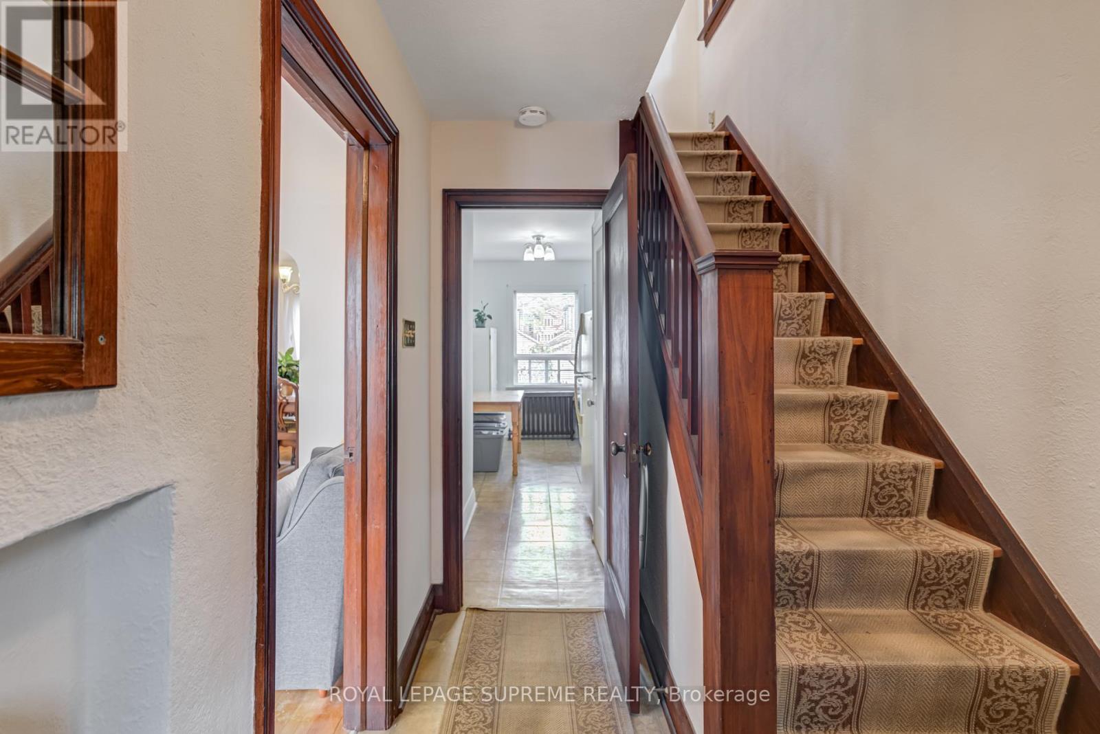 152 Parkhurst Boulevard, Toronto, Ontario  M4G 2E7 - Photo 8 - C12481269