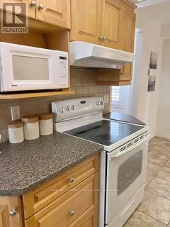 14 Greenfield Crescent, Whitby, Ontario  L1N 7G3 - Photo 3 - E12481267