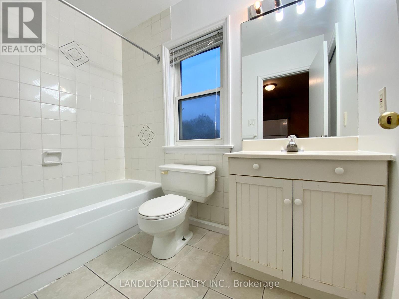 201 - 2a Thyra Avenue, Toronto, Ontario  M4C 5G5 - Photo 11 - E12481275