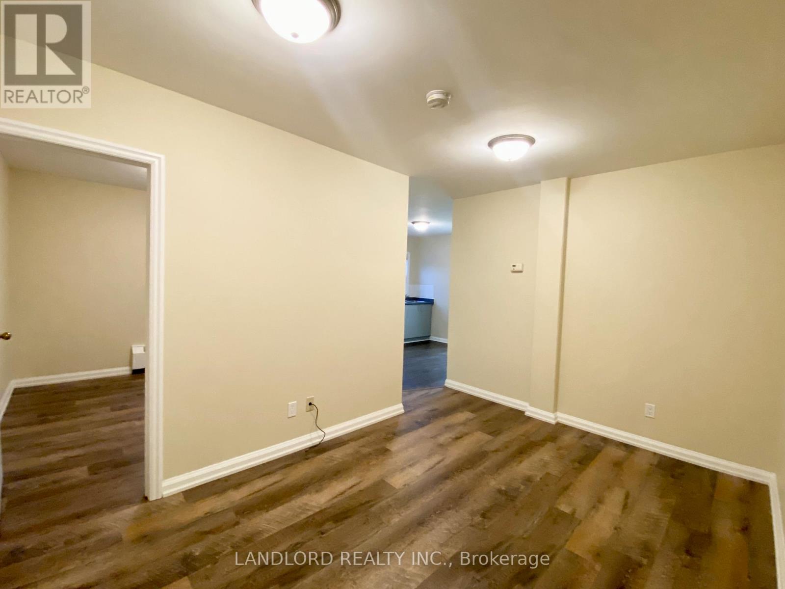201 - 2a Thyra Avenue, Toronto, Ontario  M4C 5G5 - Photo 5 - E12481275