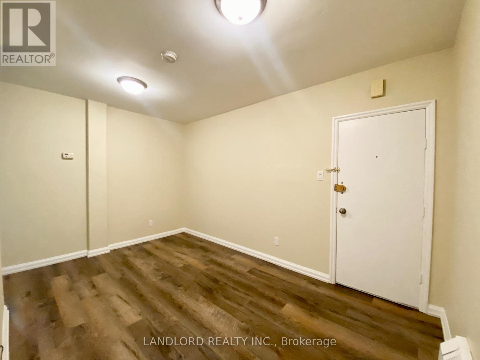 201 - 2a Thyra Avenue, Toronto, Ontario  M4C 5G5 - Photo 6 - E12481275