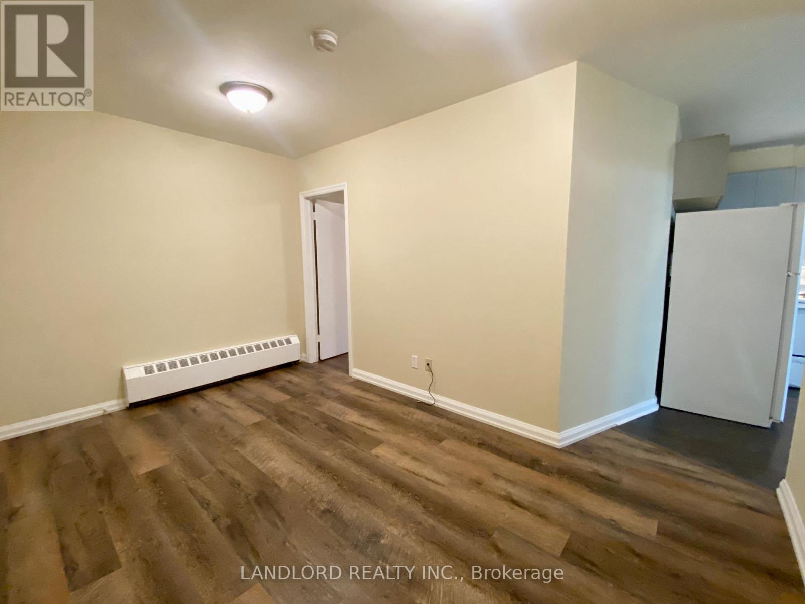 201 - 2a Thyra Avenue, Toronto, Ontario  M4C 5G5 - Photo 7 - E12481275