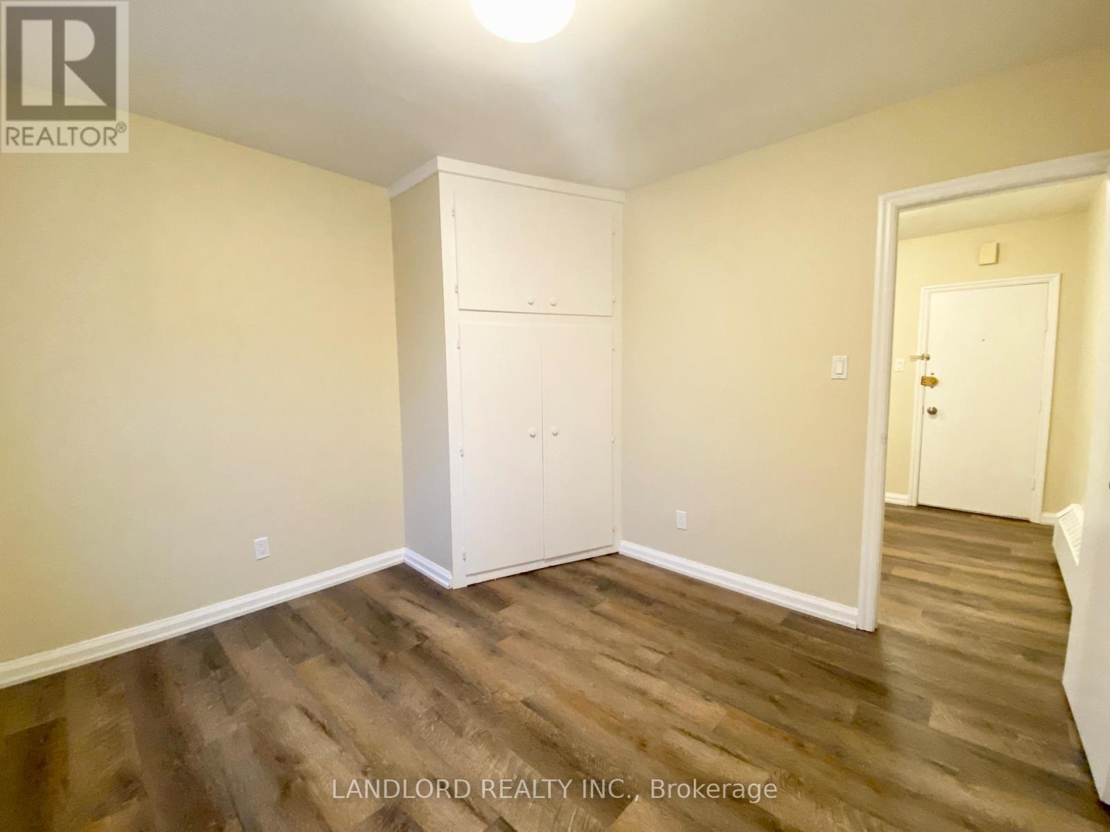 201 - 2a Thyra Avenue, Toronto, Ontario  M4C 5G5 - Photo 8 - E12481275