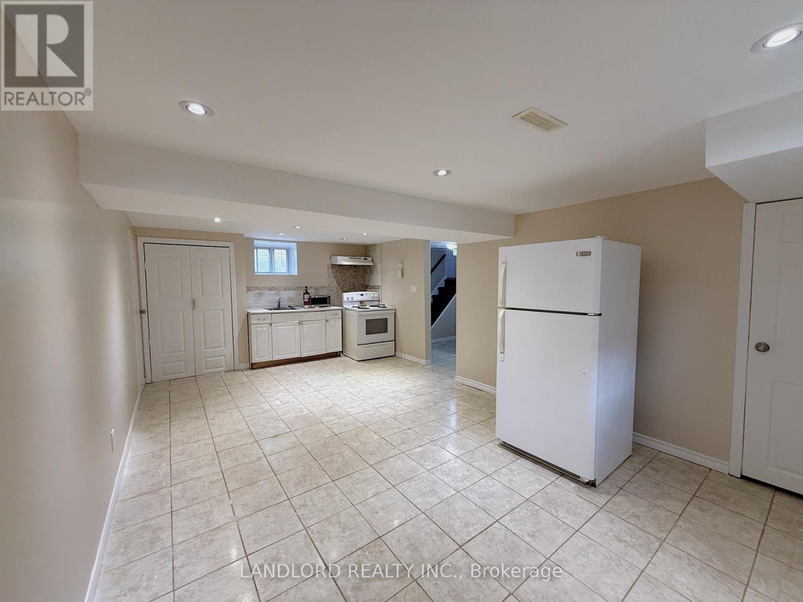 BSMT - 220 ELLINGTON DRIVE, Toronto, Ontario