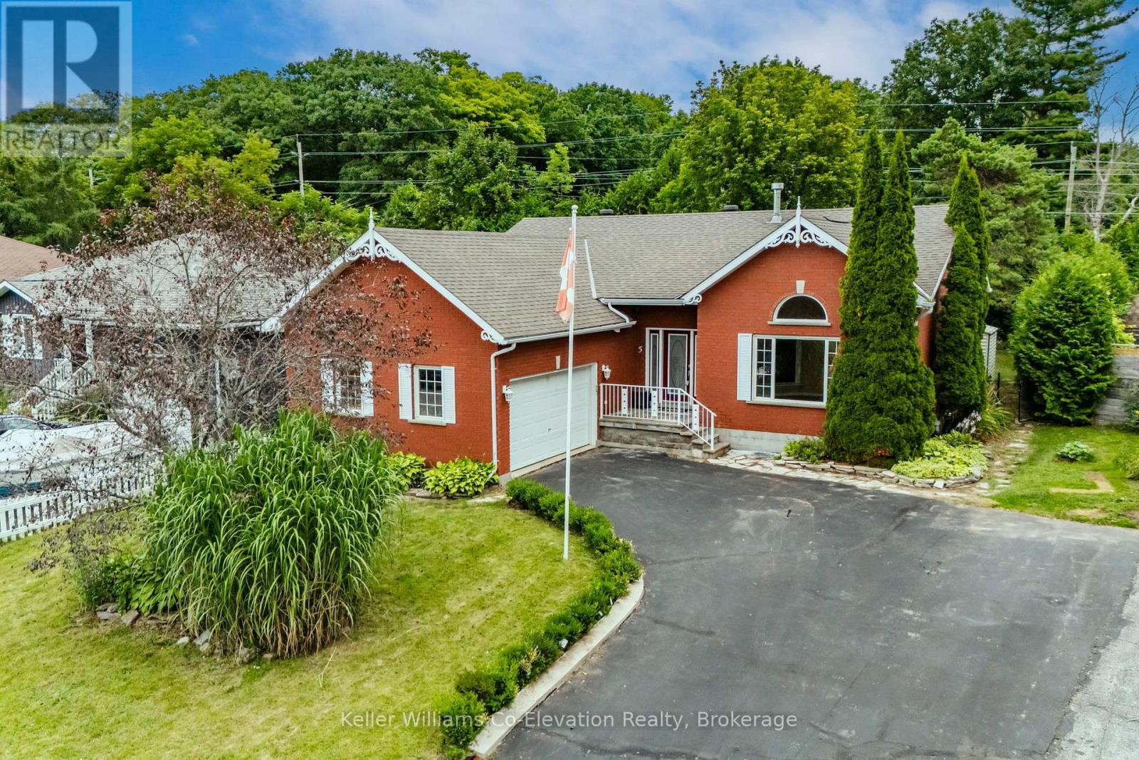 LOWER UNIT - 5 HALLEN DRIVE, penetanguishene, Ontario