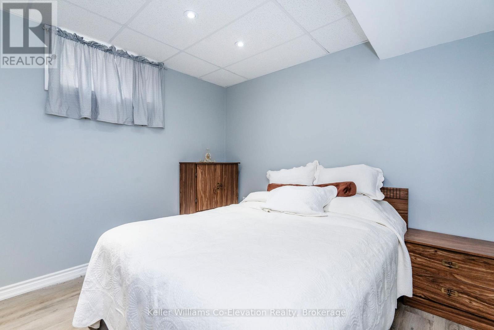 Lower Unit - 5 Hallen Drive, Penetanguishene, Ontario  L9M 1G2 - Photo 11 - S12481367