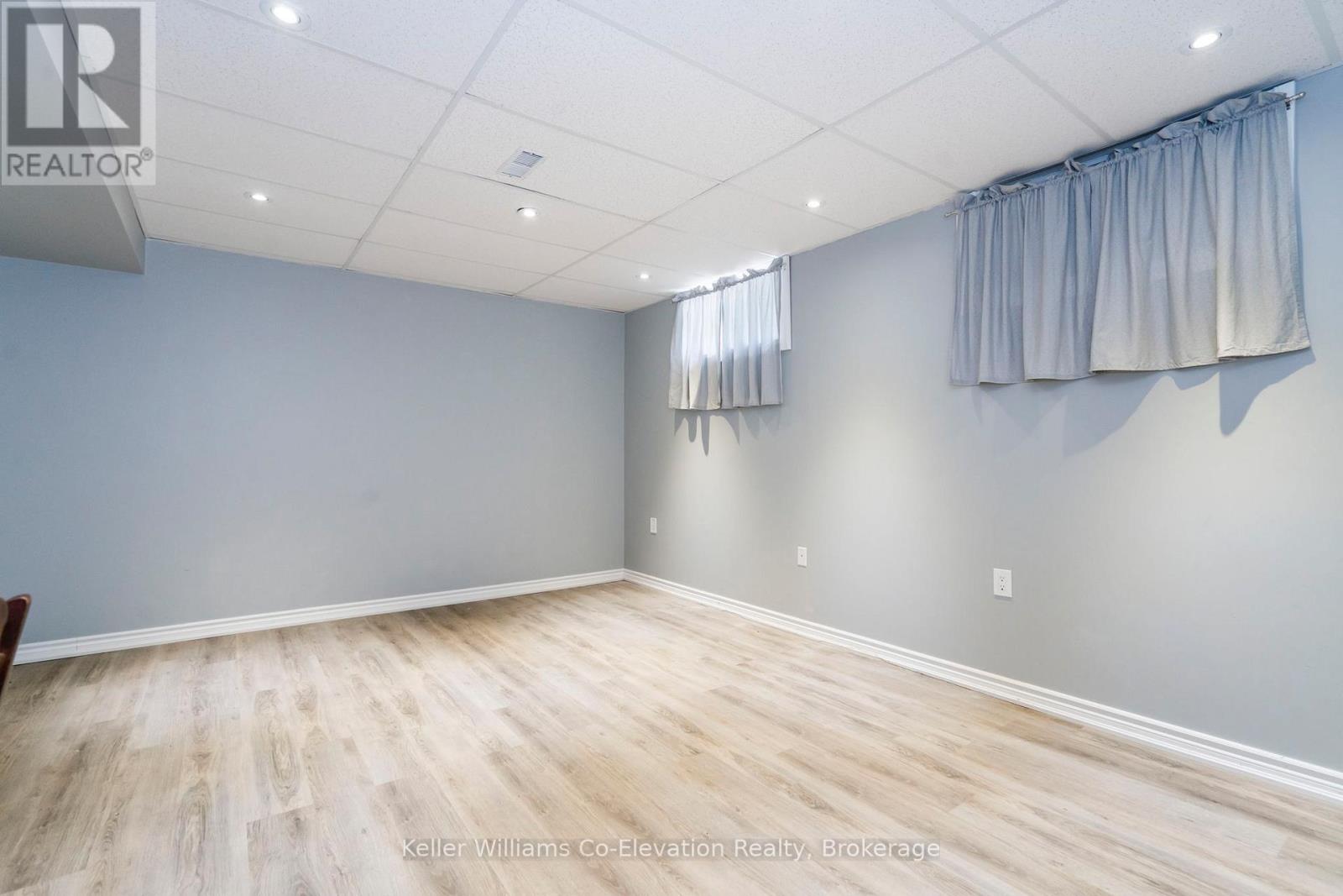 Lower Unit - 5 Hallen Drive, Penetanguishene, Ontario  L9M 1G2 - Photo 12 - S12481367